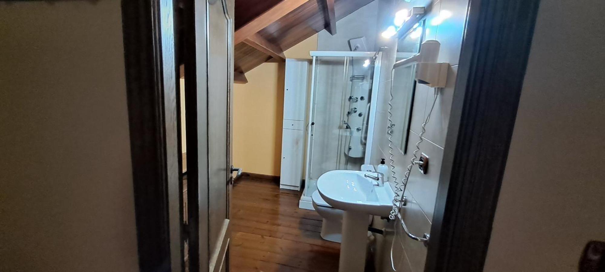 Comfort Triple Room Shower,1538746498:JPEG